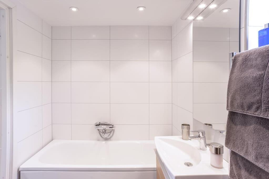 Downtown In Ten - Free Parking Appartement Gotenburg Buitenkant foto
